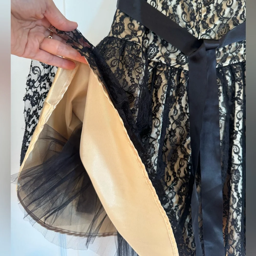 Women Dress Strapless - Picture 4 of 8